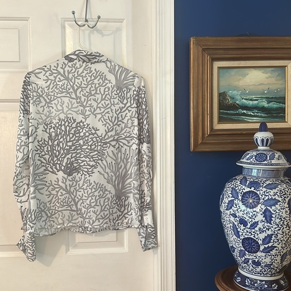 NWOT Jean-Pierre Klifa Gray & White Coral Pattern Polyester Long Sleeve Blouse - Picture 5 of 8